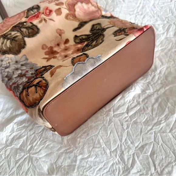 Vintage Floral Beaded Tote Bag - Picture 12 of 17